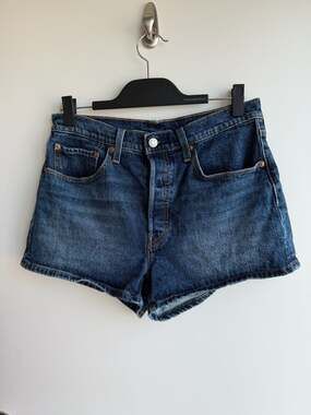 Levi's 501 shorts Size 30
